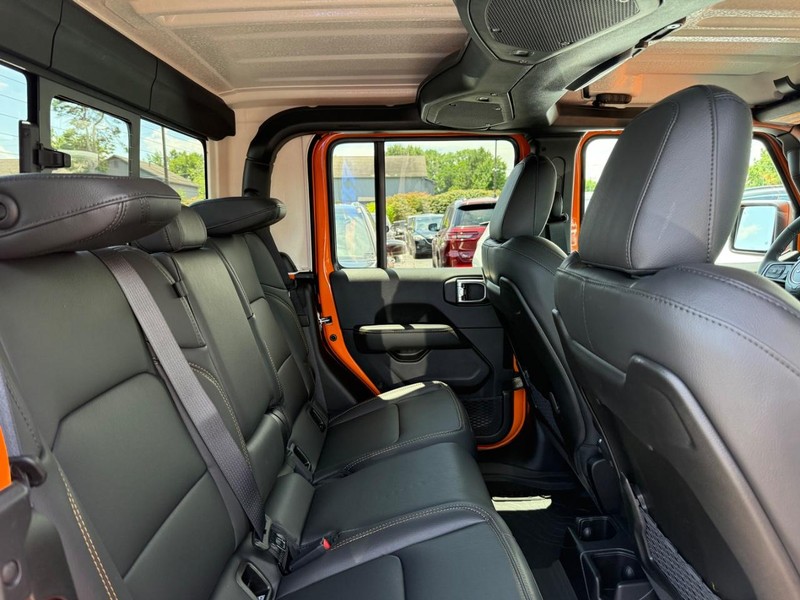 Jeep Gladiator Vehicle Image 04