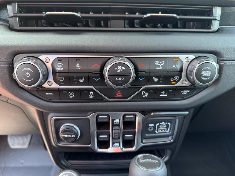 Jeep Gladiator Vehicle Image 13