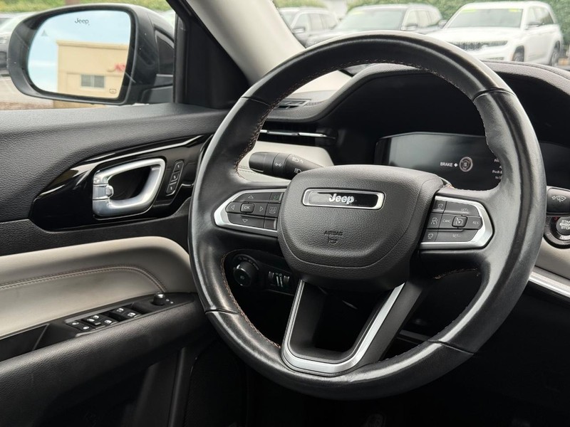 Jeep Compass Vehicle Image 14