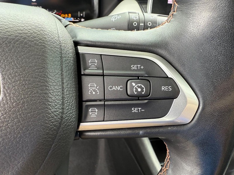 Jeep Compass Vehicle Image 16
