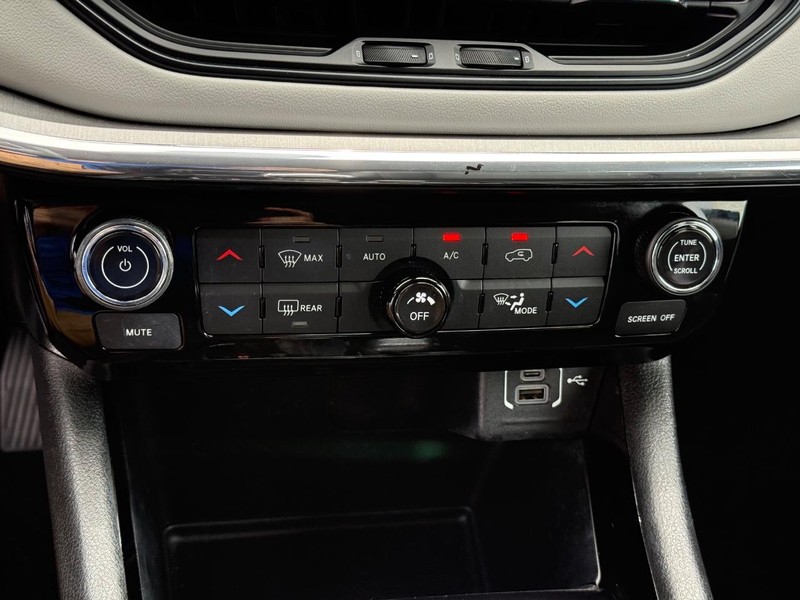 Jeep Compass Vehicle Image 20