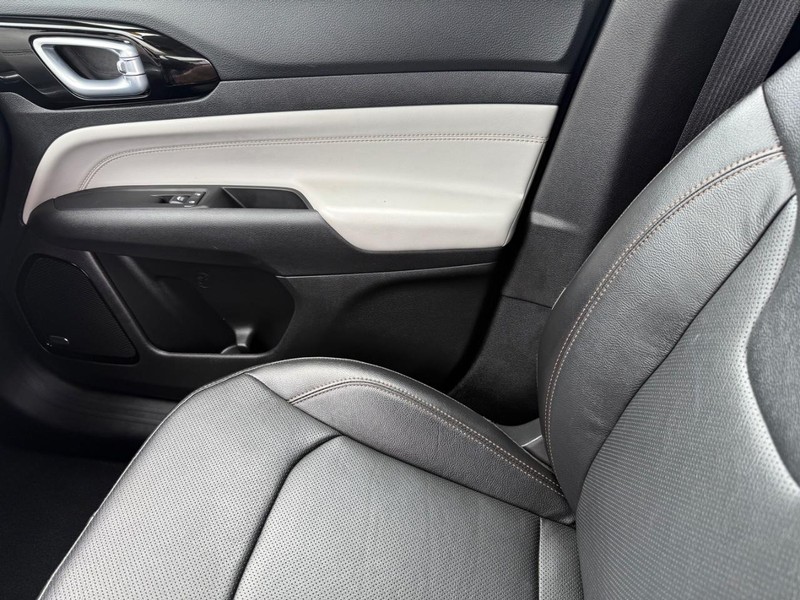 Jeep Compass Vehicle Image 22