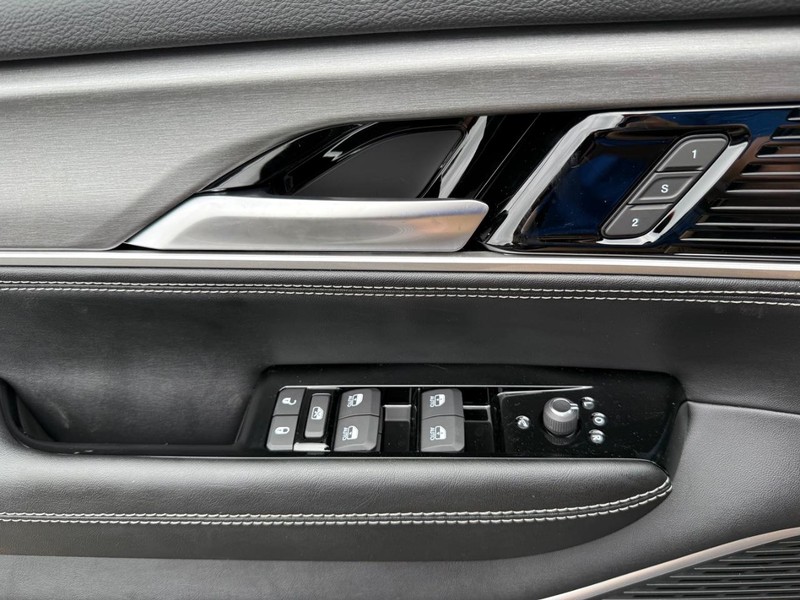 Jeep Wagoneer Vehicle Image 20