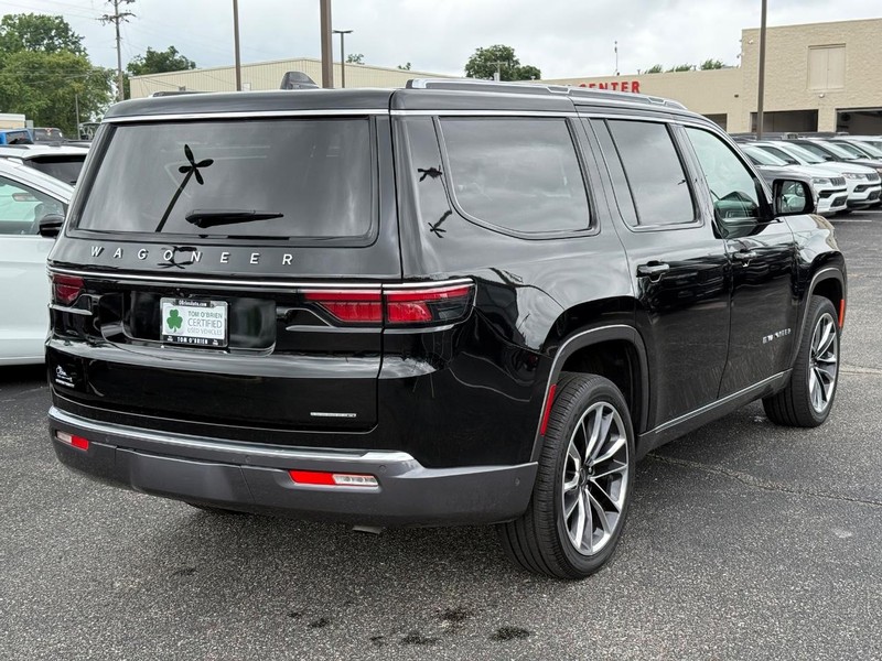 Jeep Wagoneer Vehicle Image 03