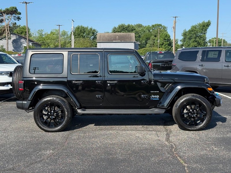 Jeep Wrangler 4xe Vehicle Image 02