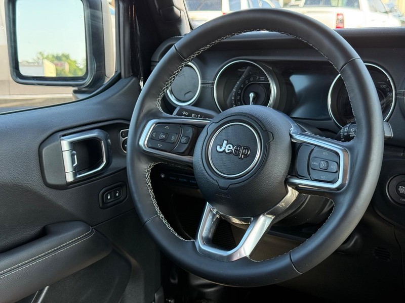 Jeep Wrangler 4xe Vehicle Image 12