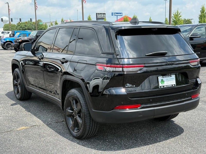 Jeep Grand Cherokee Vehicle Image 05