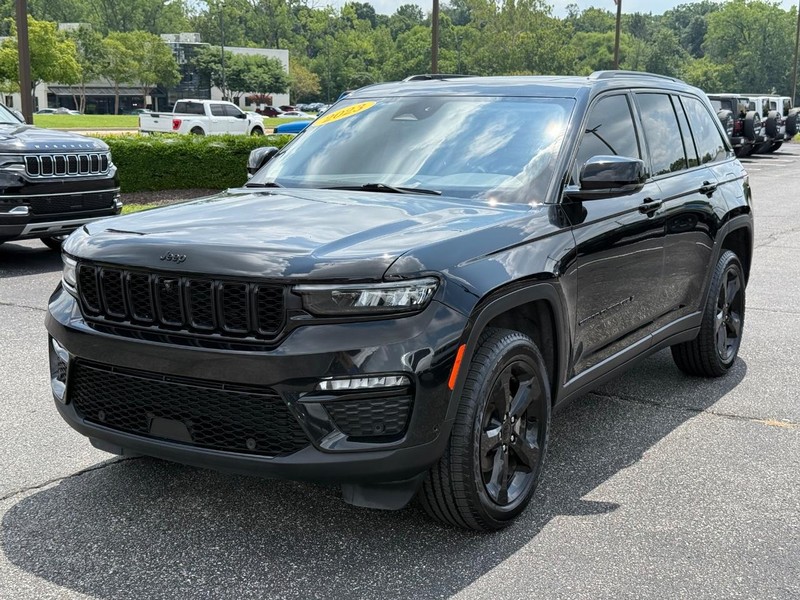 Jeep Grand Cherokee Vehicle Image 09