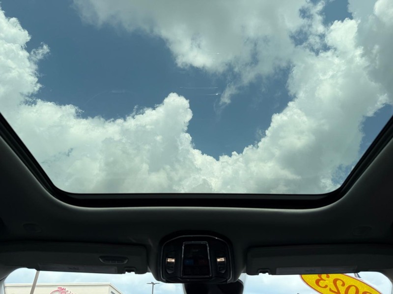 Jeep Grand Cherokee Vehicle Image 12