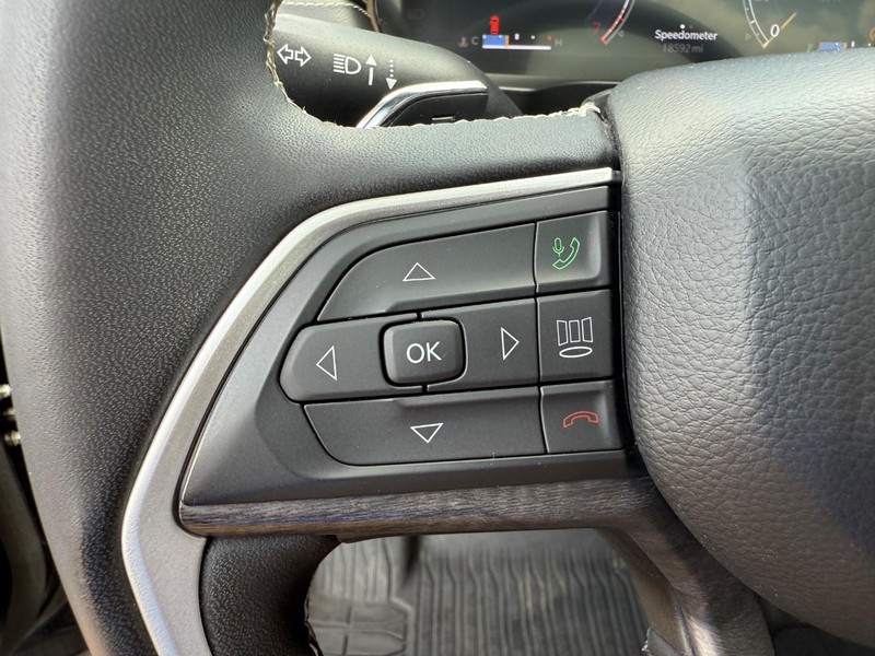 Jeep Grand Cherokee Vehicle Image 15