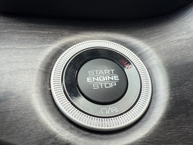 Jeep Grand Cherokee Vehicle Image 17