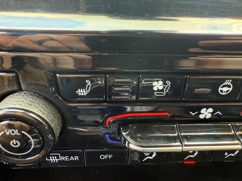Jeep Grand Cherokee Vehicle Image 18