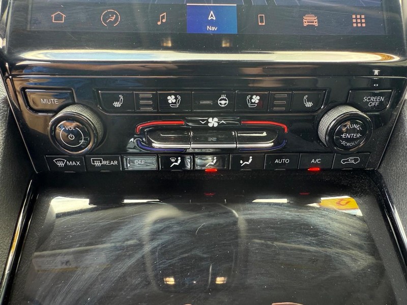 Jeep Grand Cherokee Vehicle Image 21