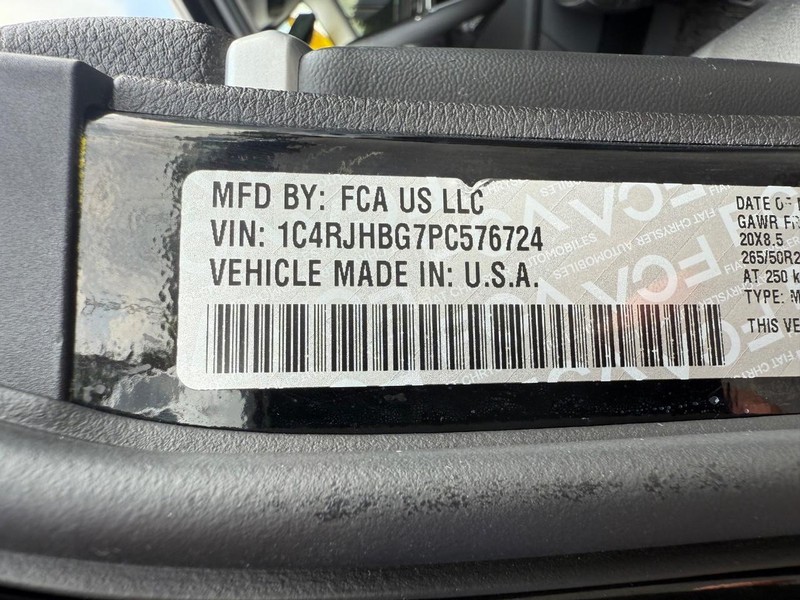 Jeep Grand Cherokee Vehicle Image 29