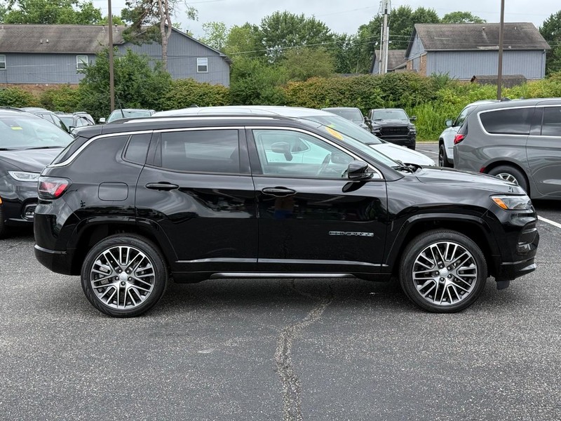 Jeep Compass Vehicle Image 02