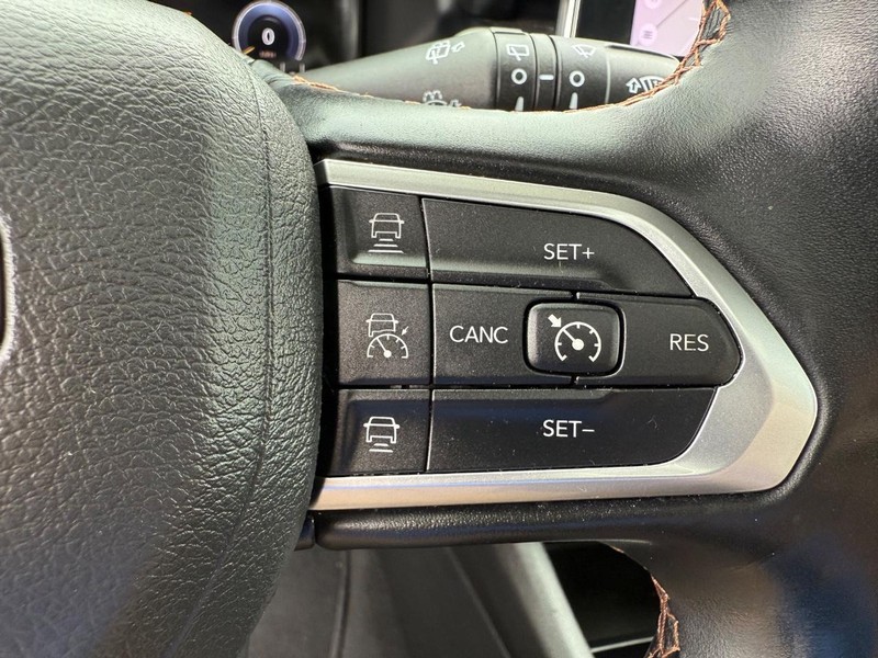 Jeep Compass Vehicle Image 16