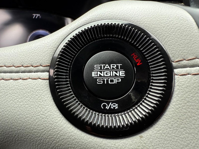 Jeep Compass Vehicle Image 17