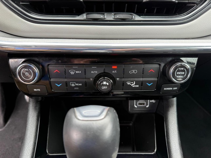 Jeep Compass Vehicle Image 20