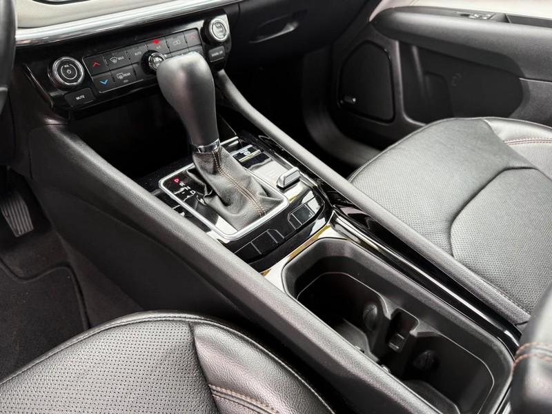 Jeep Compass Vehicle Image 21