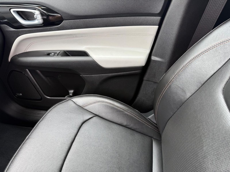 Jeep Compass Vehicle Image 22