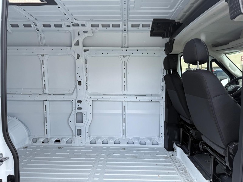 Ram ProMaster Cargo Van Vehicle Image 04