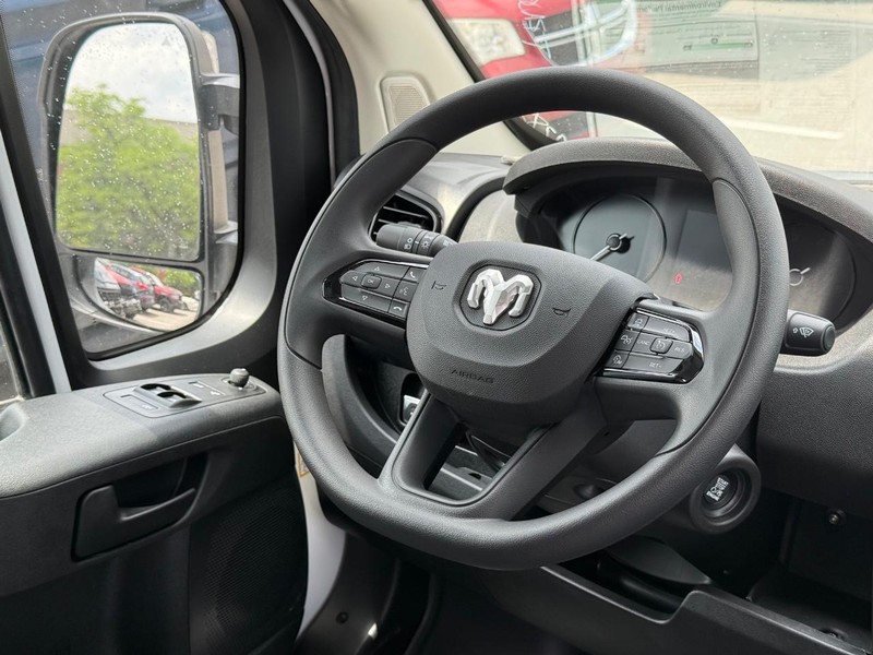 Ram ProMaster Cargo Van Vehicle Image 07
