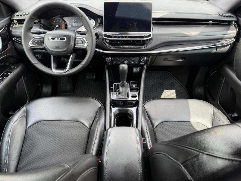 Jeep Compass Vehicle Image 12