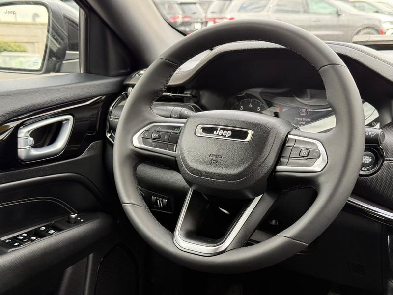 Jeep Compass Vehicle Image 13