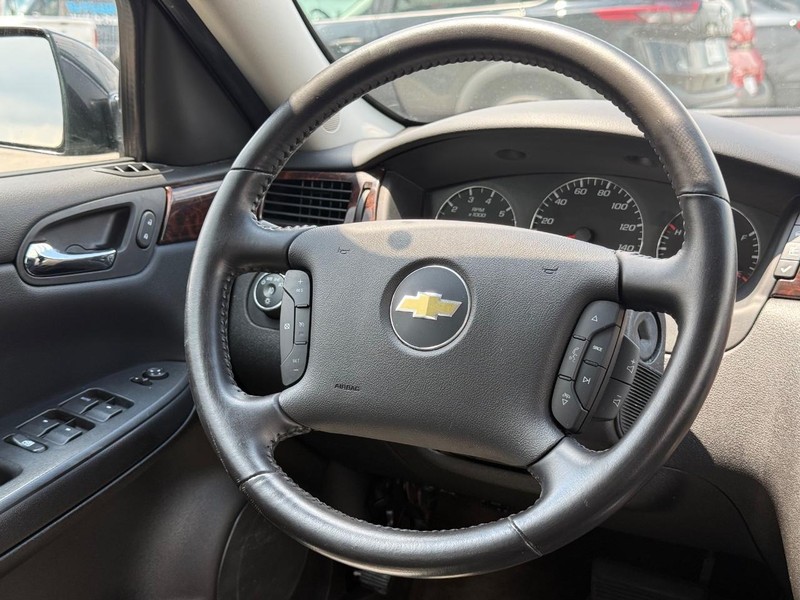 Chevrolet Impala Vehicle Image 12