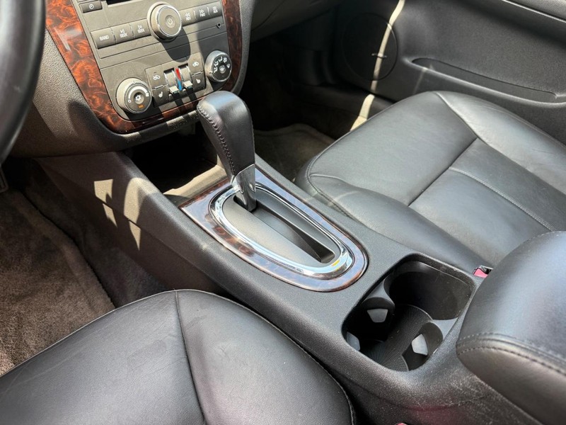Chevrolet Impala Vehicle Image 18