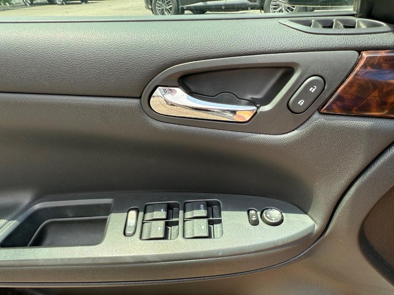 Chevrolet Impala Vehicle Image 22