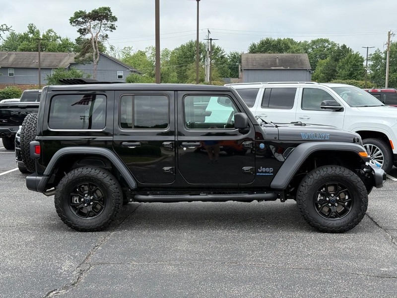 Jeep Wrangler 4xe Vehicle Image 02