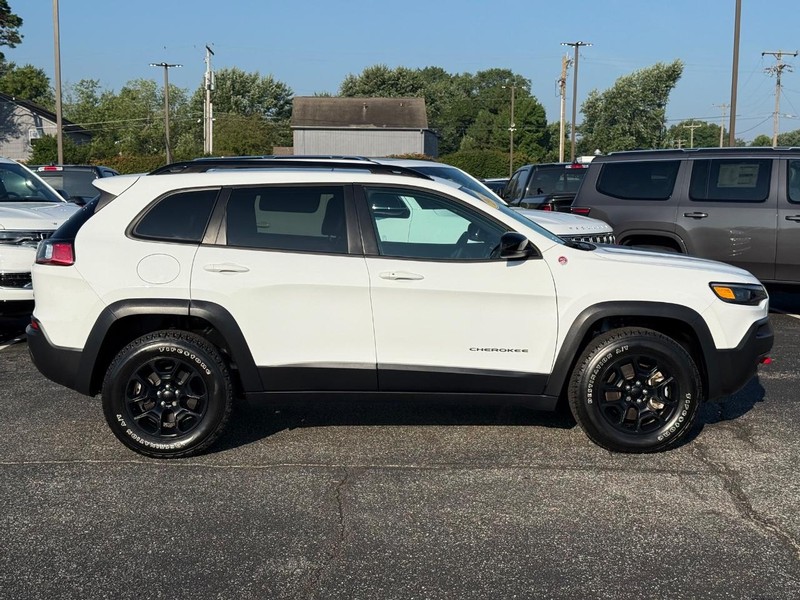 Jeep Cherokee Vehicle Image 02