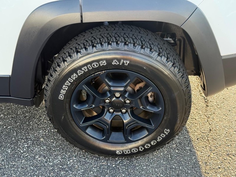 Jeep Cherokee Vehicle Image 06