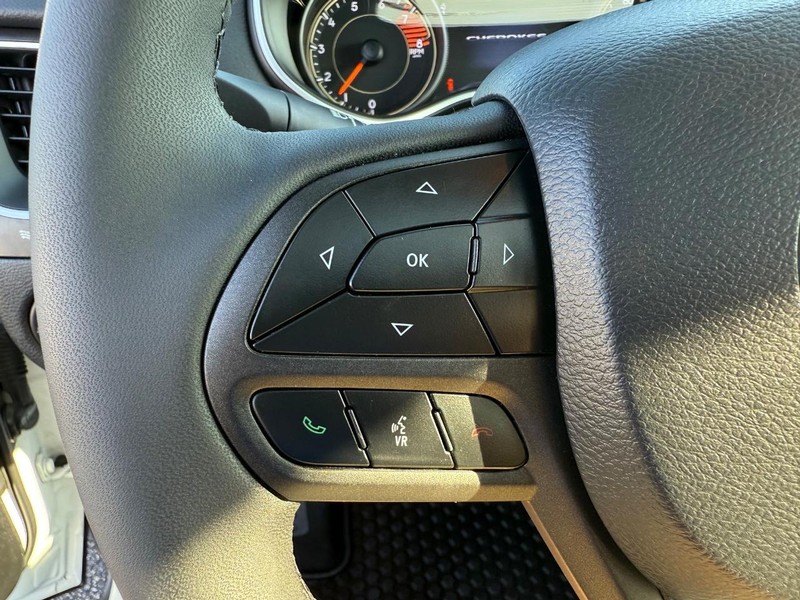 Jeep Cherokee Vehicle Image 15