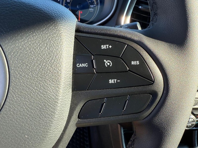 Jeep Cherokee Vehicle Image 16