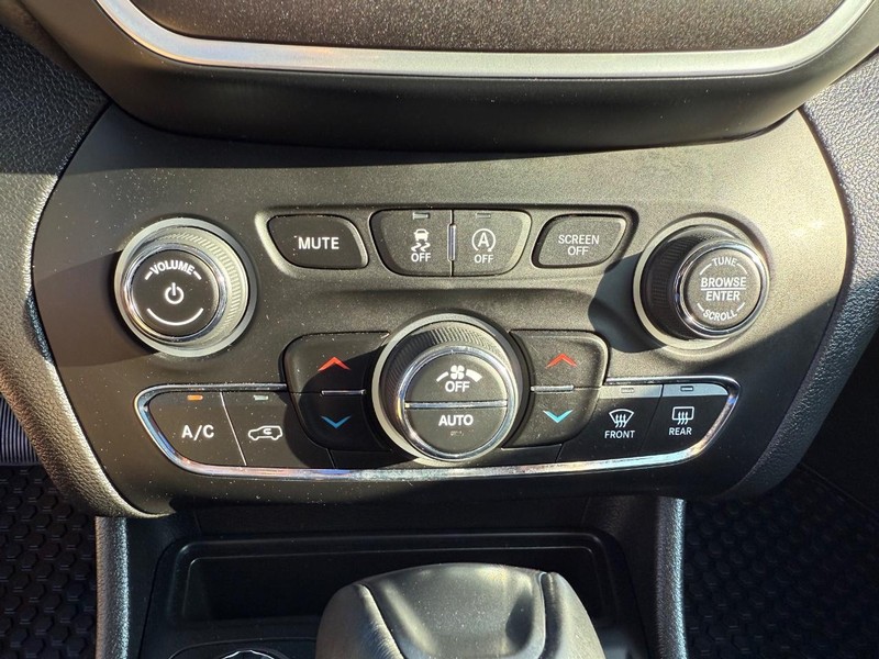 Jeep Cherokee Vehicle Image 20