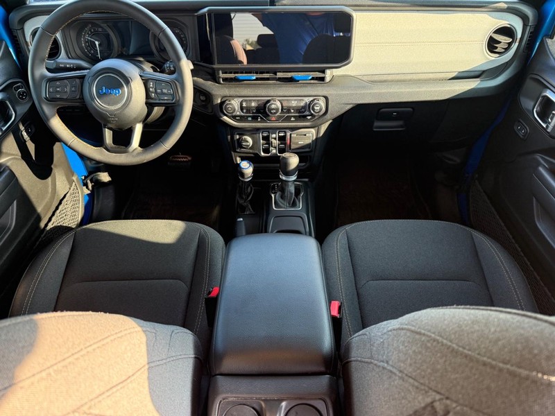 Jeep Wrangler 4xe Vehicle Image 11