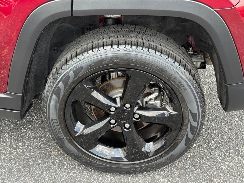 Jeep Grand Cherokee Vehicle Image 06