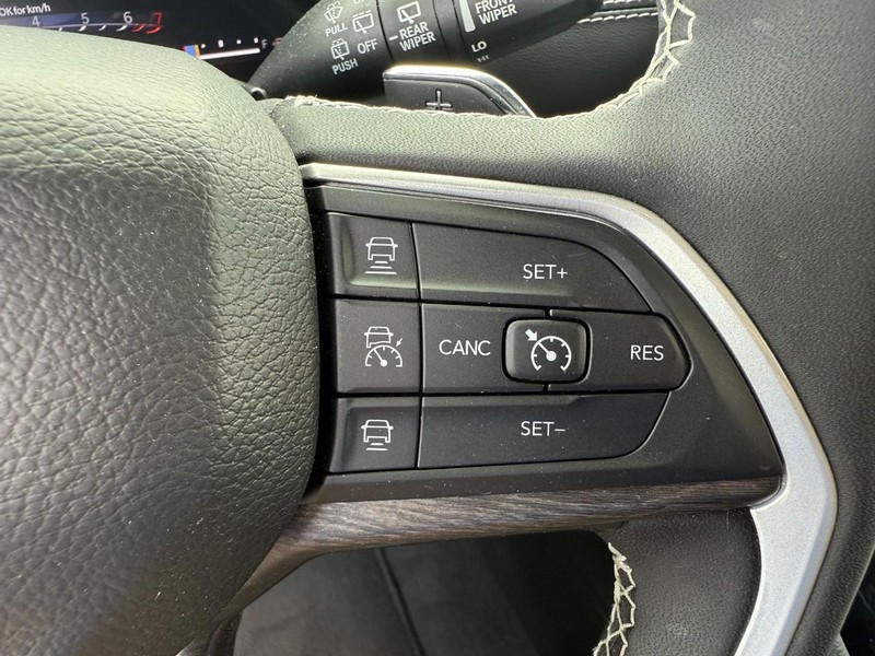 Jeep Grand Cherokee Vehicle Image 15