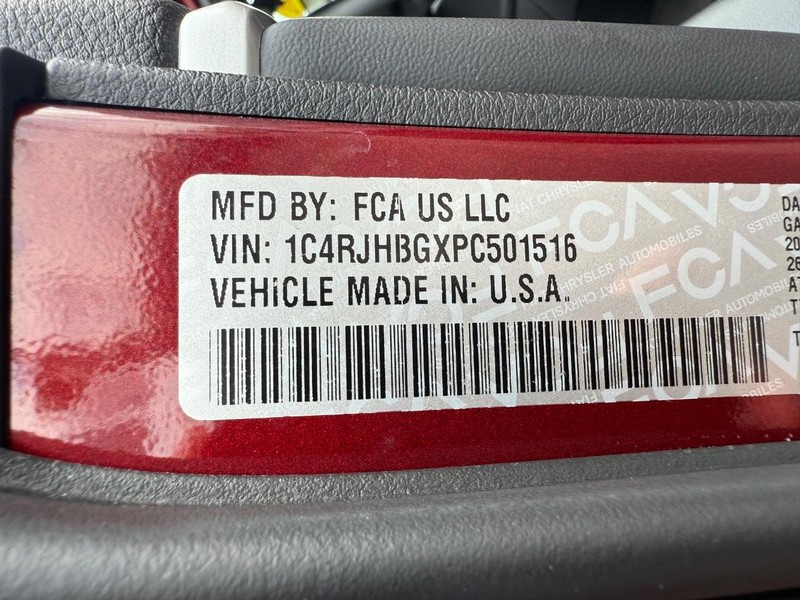 Jeep Grand Cherokee Vehicle Image 27