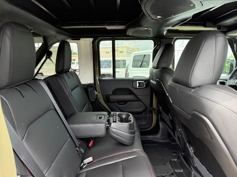 Jeep Wrangler Vehicle Image 04