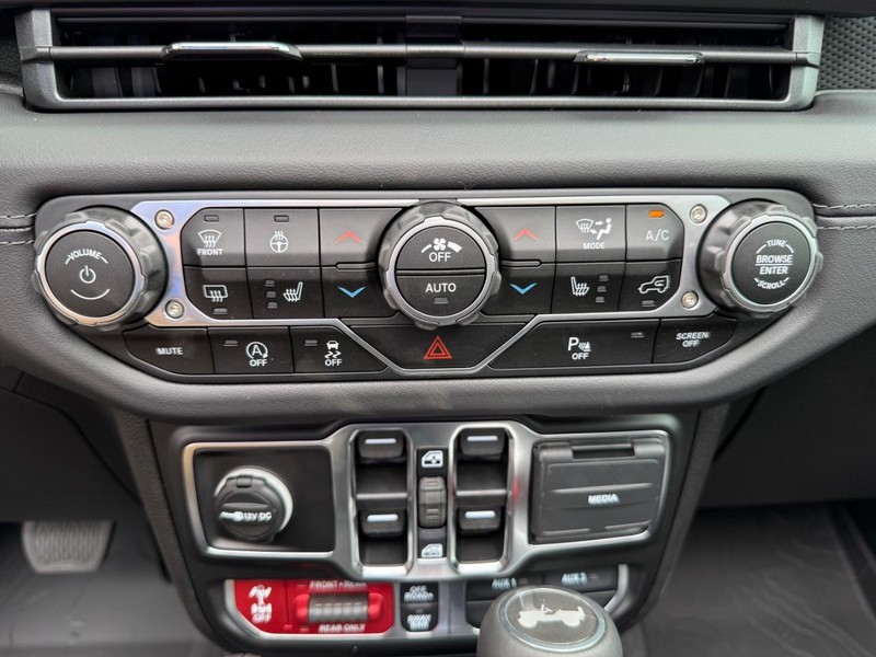 Jeep Wrangler Vehicle Image 13