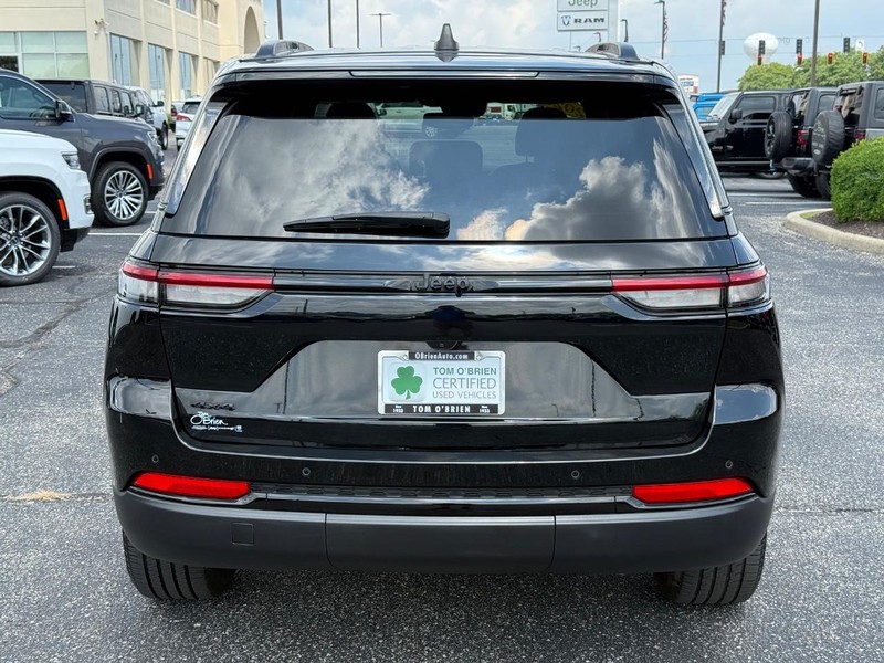 Jeep Grand Cherokee Vehicle Image 04
