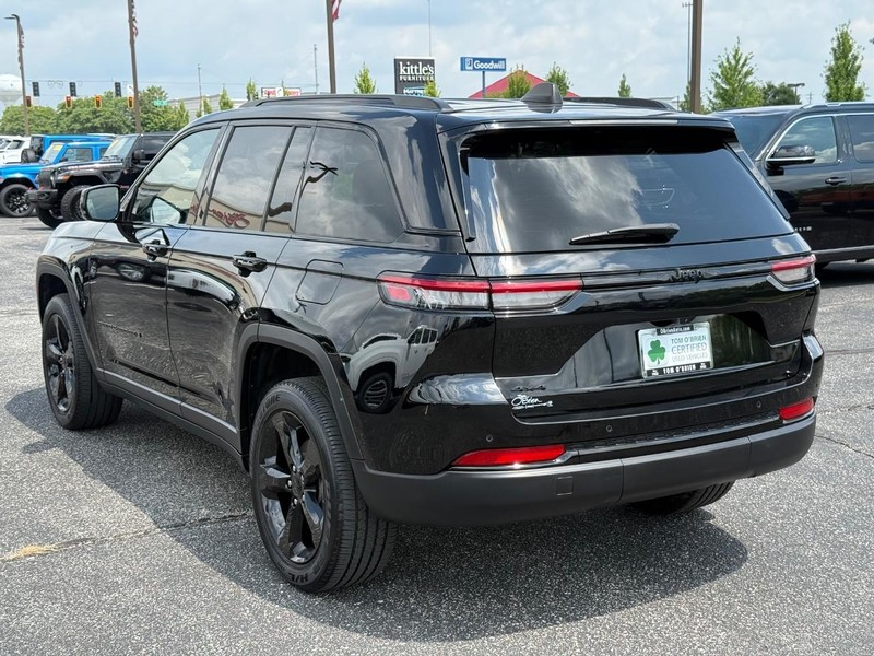Jeep Grand Cherokee Vehicle Image 05