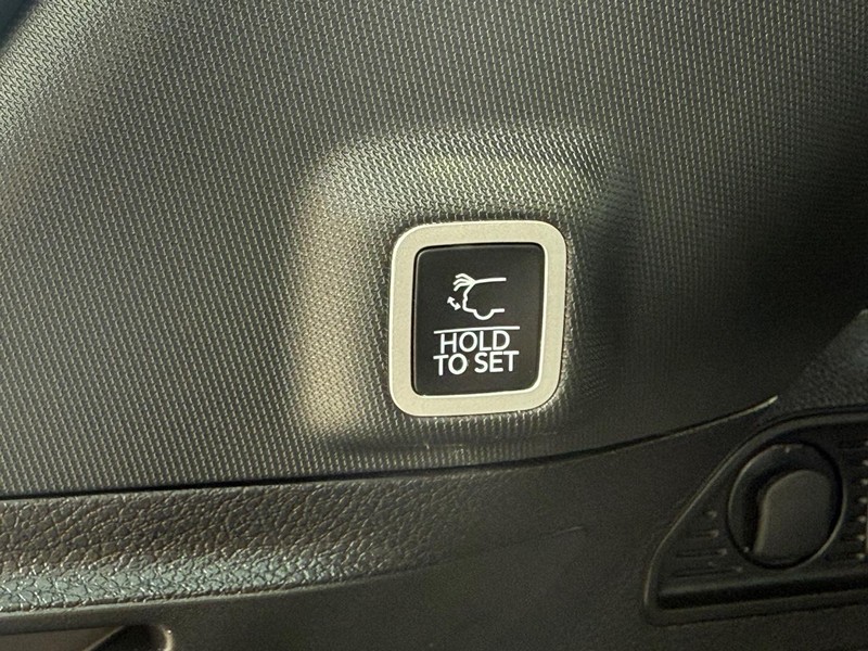 Jeep Grand Cherokee Vehicle Image 08