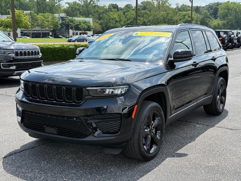 Jeep Grand Cherokee Vehicle Image 09