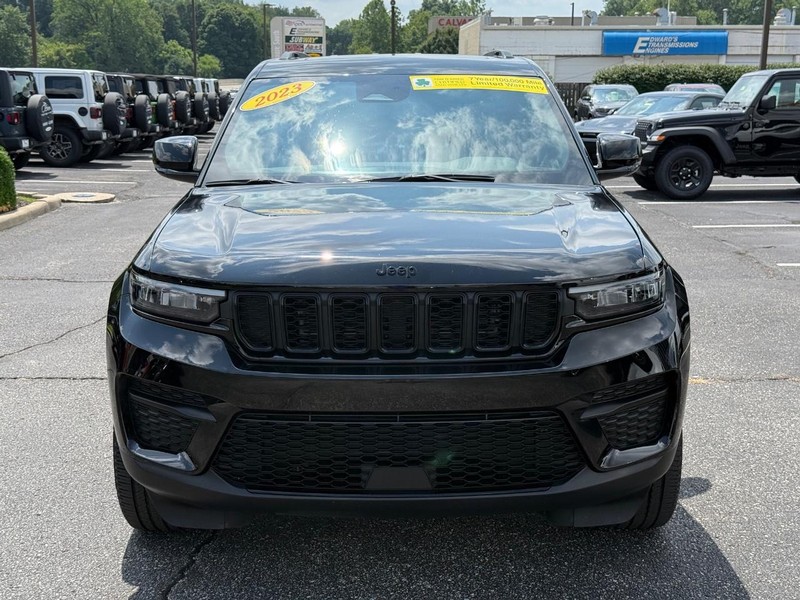 Jeep Grand Cherokee Vehicle Image 10