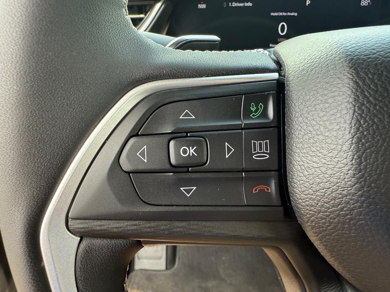 Jeep Grand Cherokee Vehicle Image 15