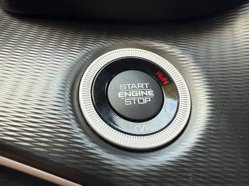 Jeep Grand Cherokee Vehicle Image 17